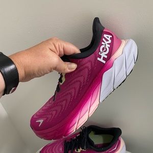Hoka Arahi 6 - HOT PINK and ready to RUN!